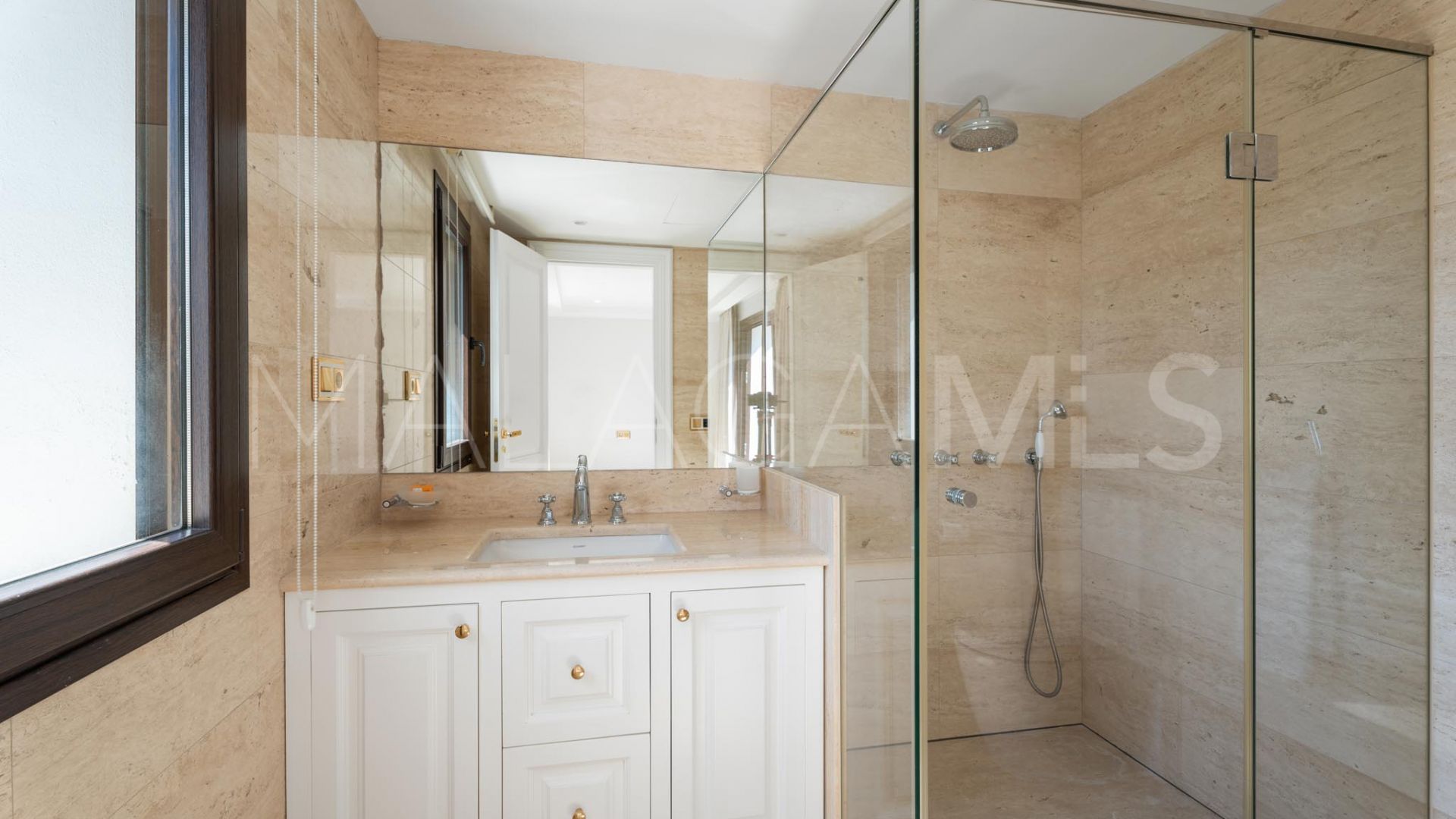 Villa for sale in El Herrojo