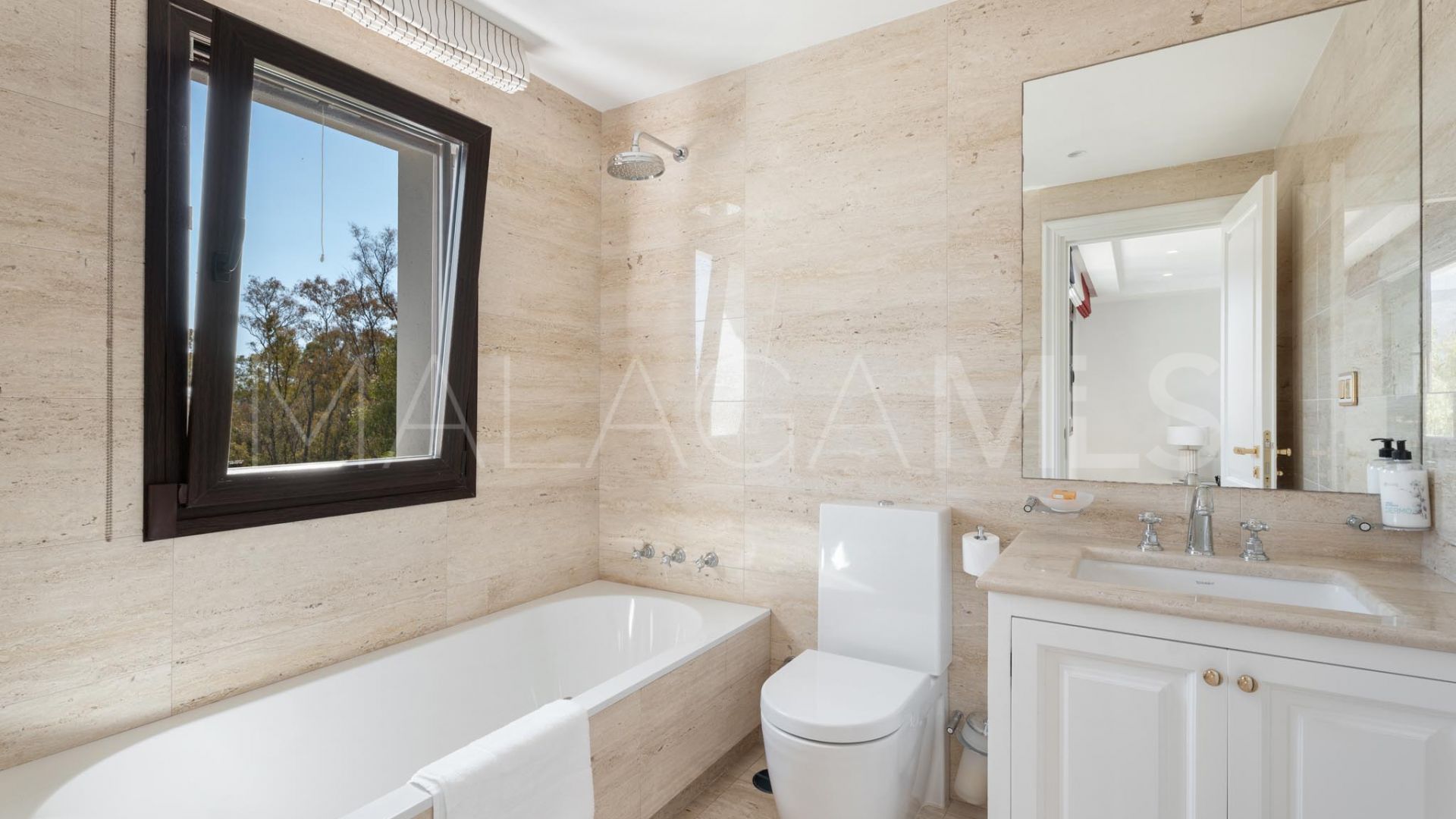 Villa for sale in El Herrojo