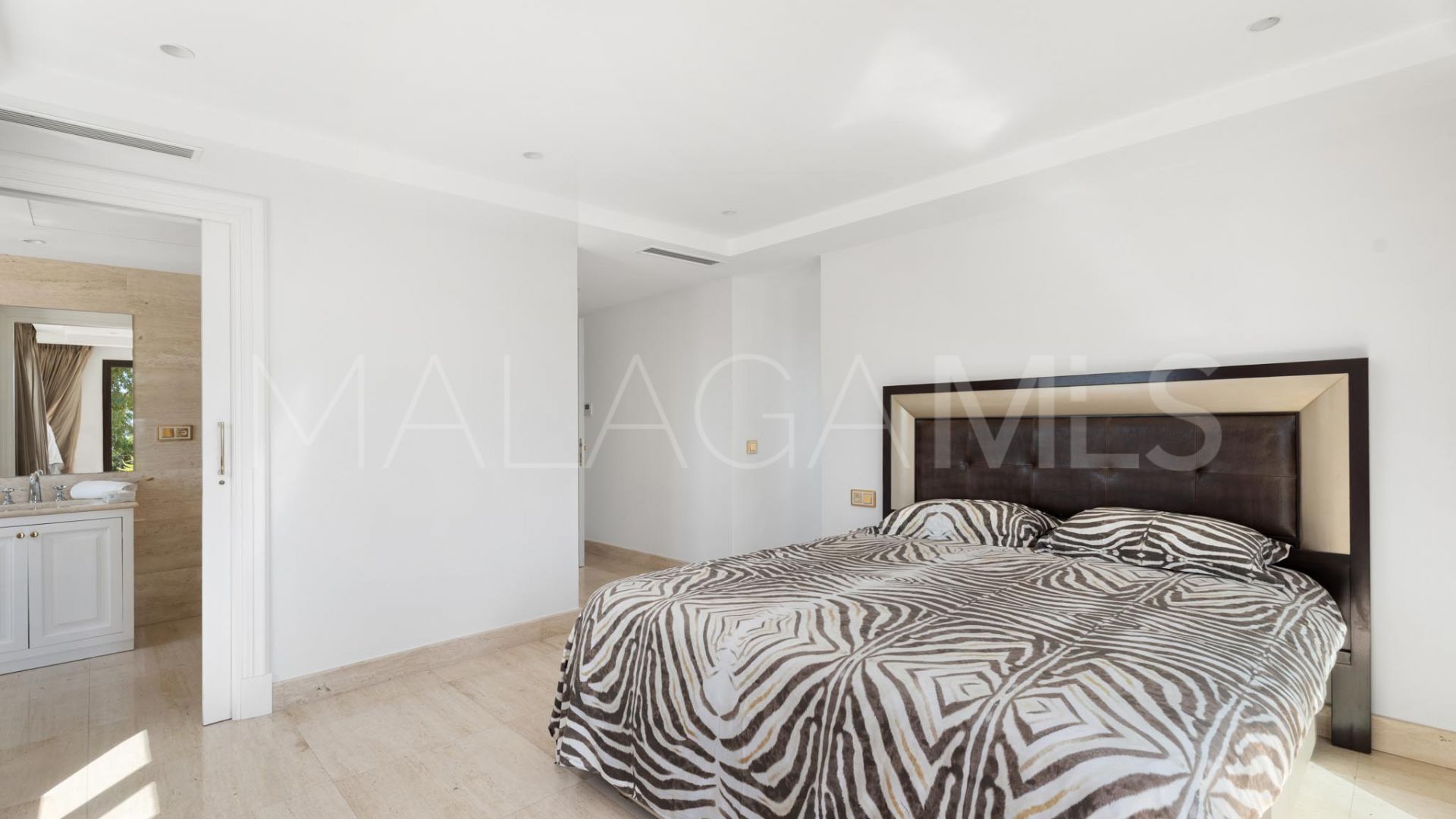 Villa for sale in El Herrojo