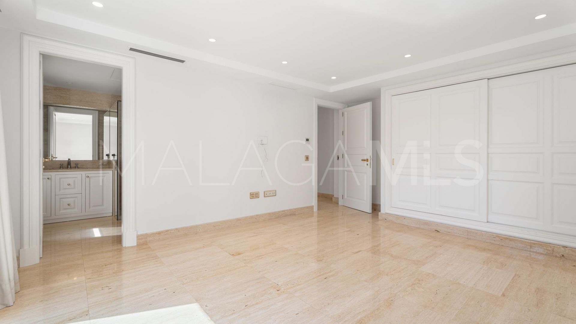 Villa for sale in El Herrojo