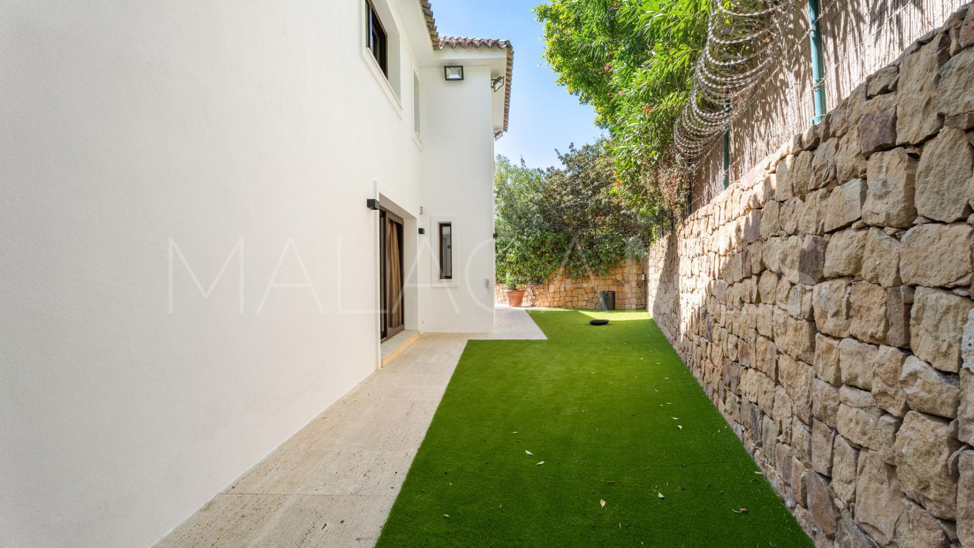 Villa for sale in El Herrojo