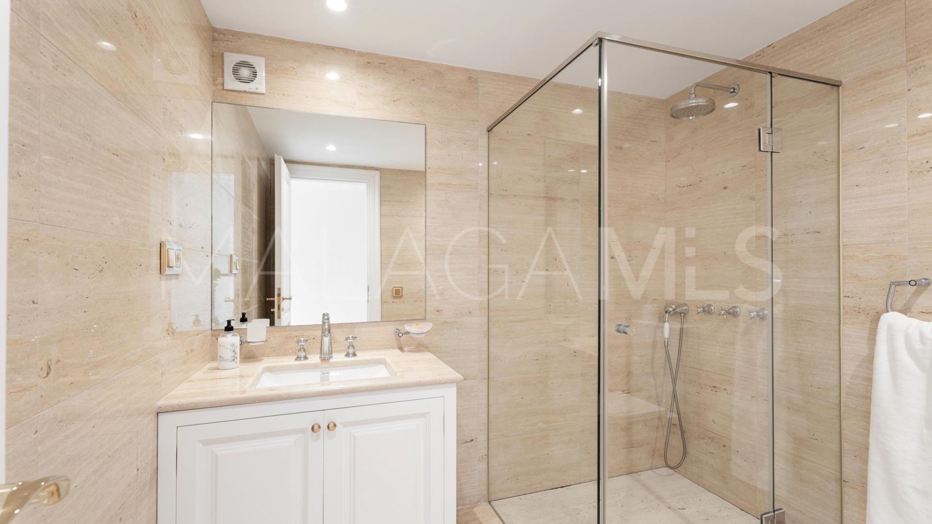 Villa for sale in El Herrojo