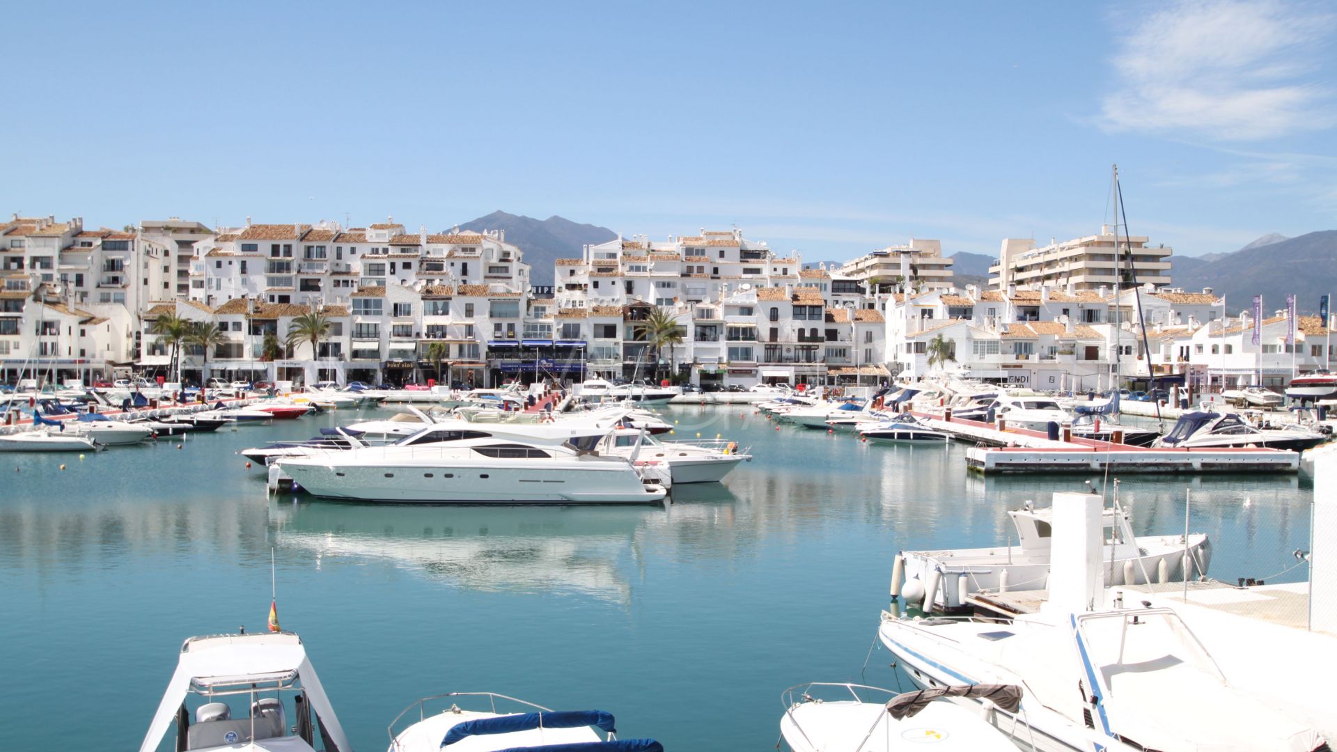 Wohnung for sale in Marbella - Puerto Banus