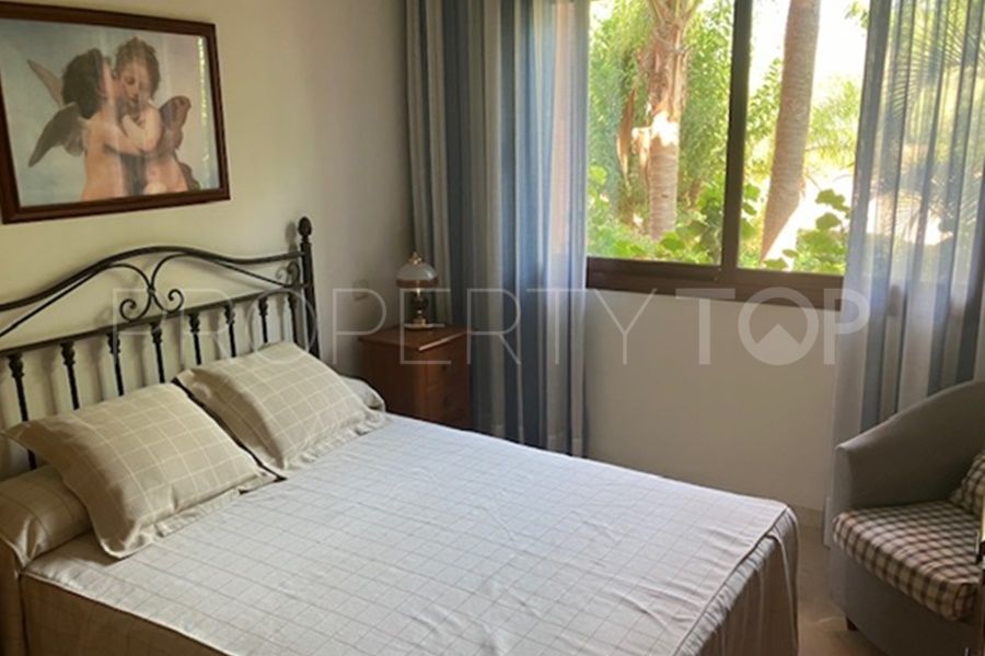 Apartamento a la venta con 3 dormitorios en Marbella Este