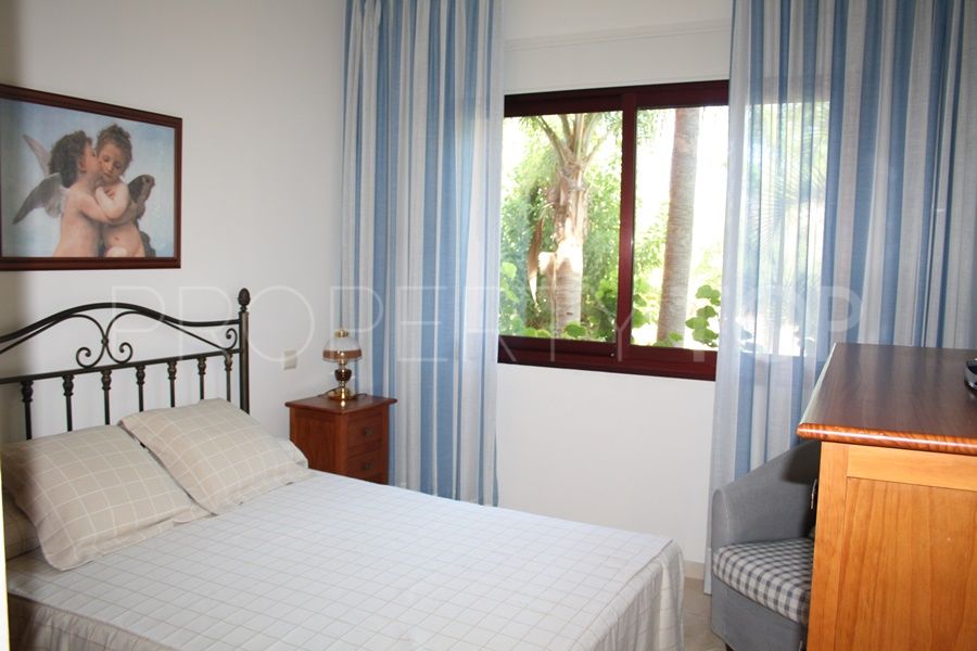 Apartamento a la venta con 3 dormitorios en Marbella Este