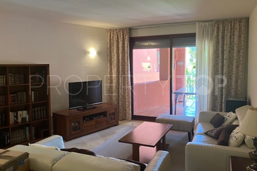 Apartamento a la venta con 3 dormitorios en Marbella Este