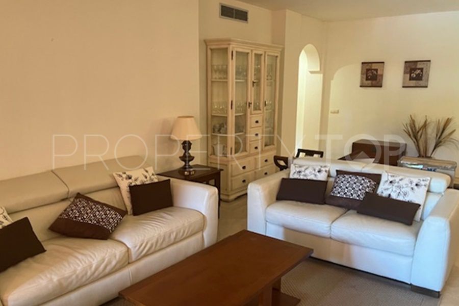 Apartamento a la venta con 3 dormitorios en Marbella Este