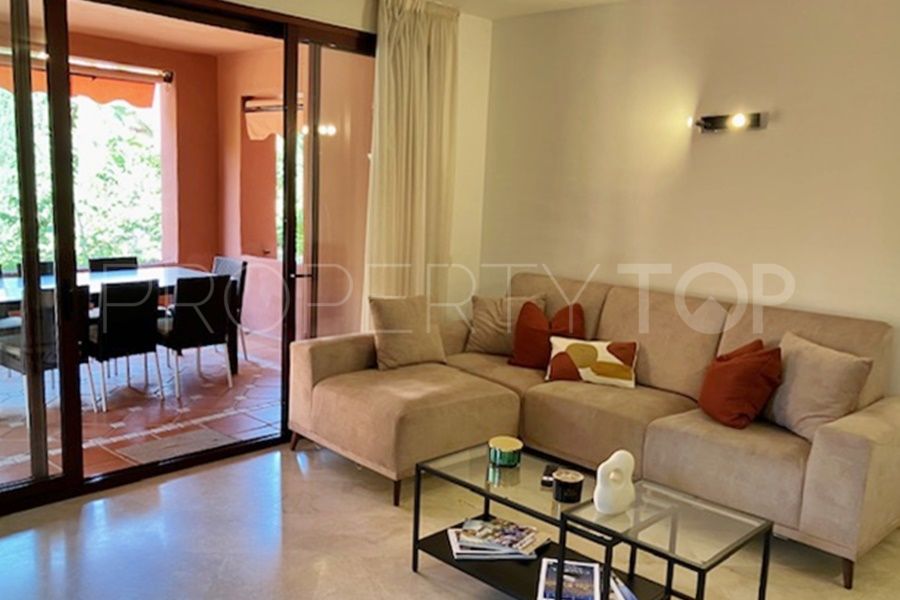 Se vende apartamento con 4 dormitorios en Marbella Este