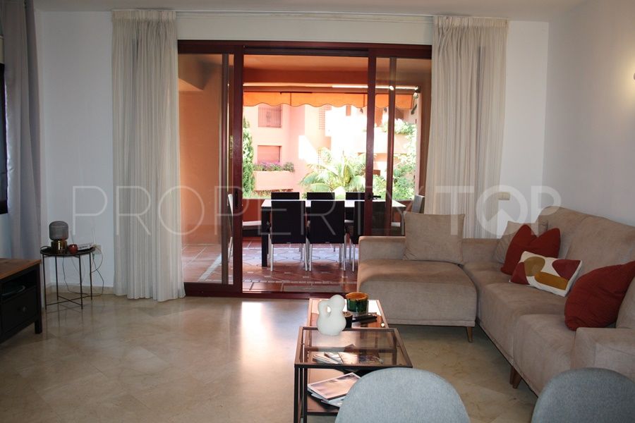 Se vende apartamento con 4 dormitorios en Marbella Este