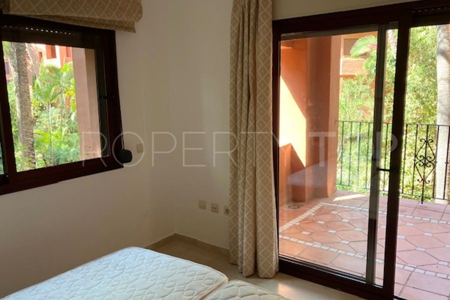 Se vende apartamento con 4 dormitorios en Marbella Este