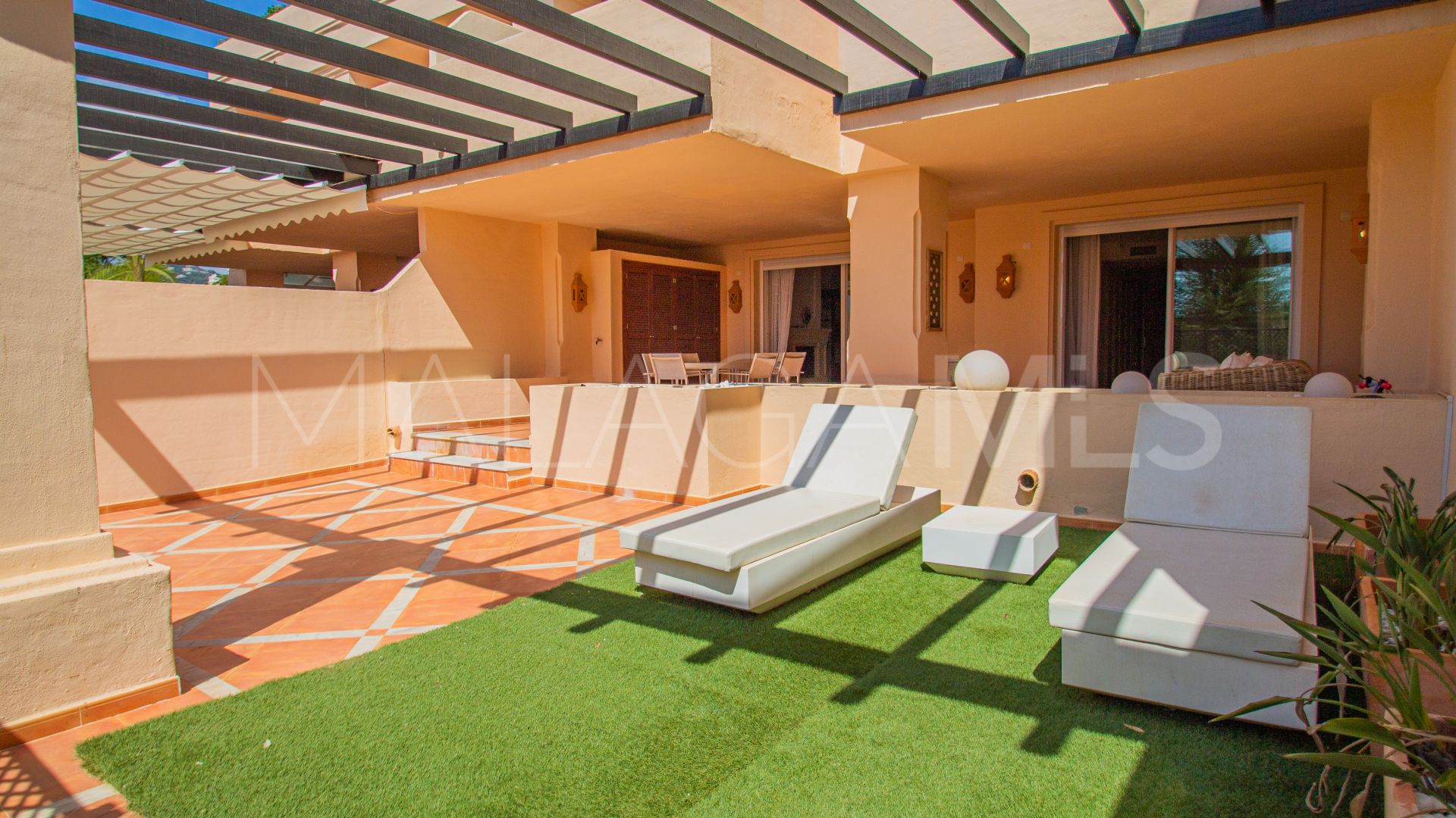 For sale Nueva Andalucia ground floor apartment with 2 bedrooms