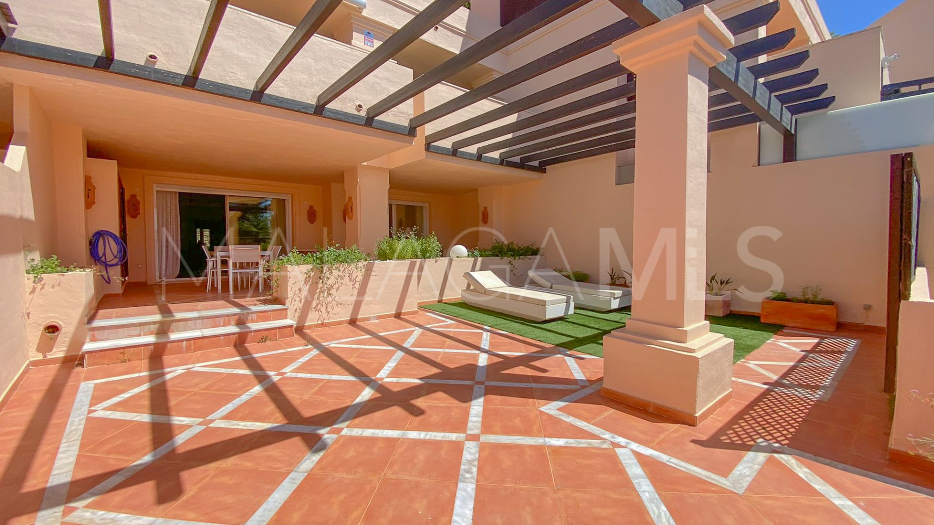 For sale Nueva Andalucia ground floor apartment with 2 bedrooms