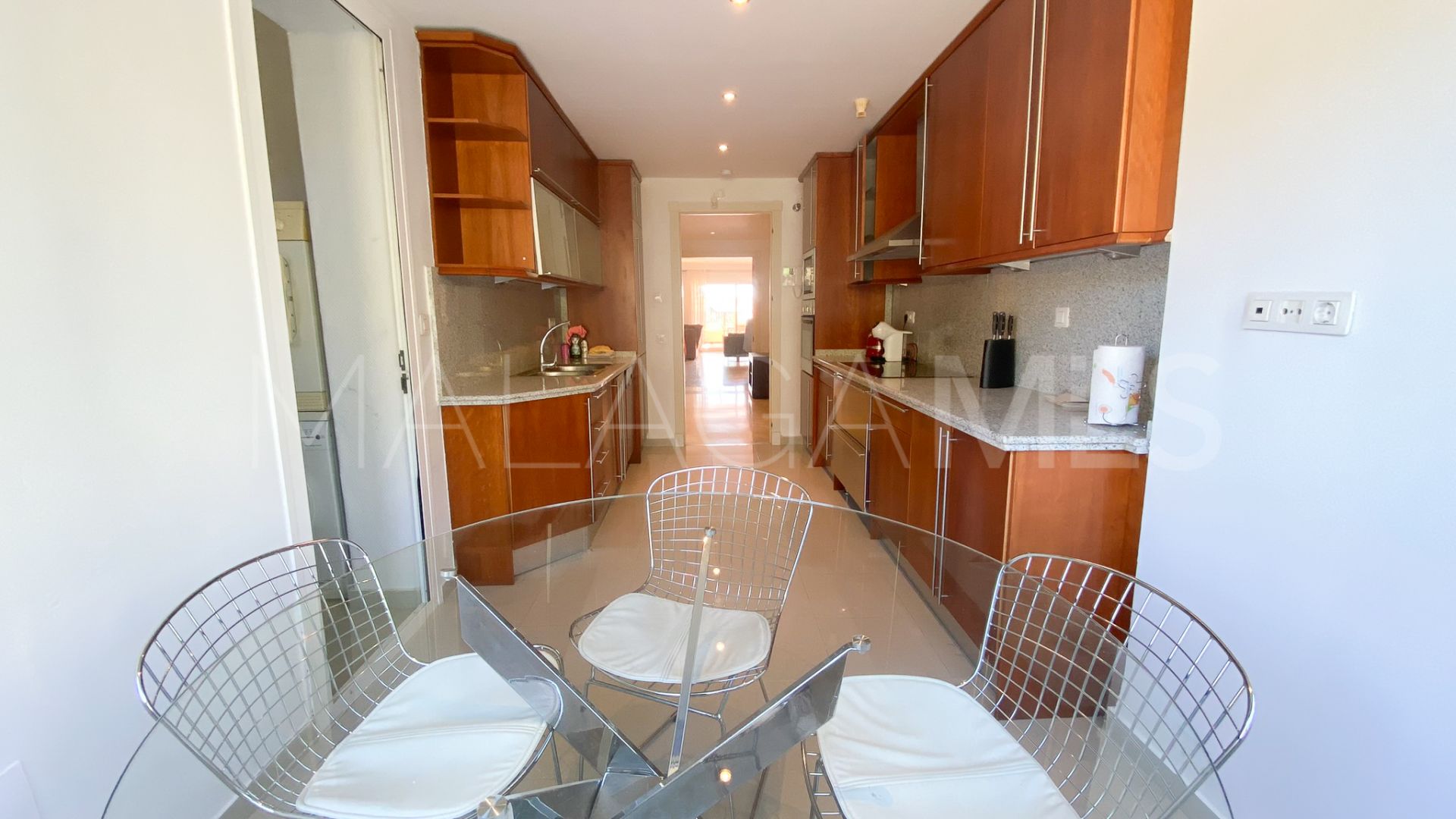 For sale Nueva Andalucia ground floor apartment with 2 bedrooms