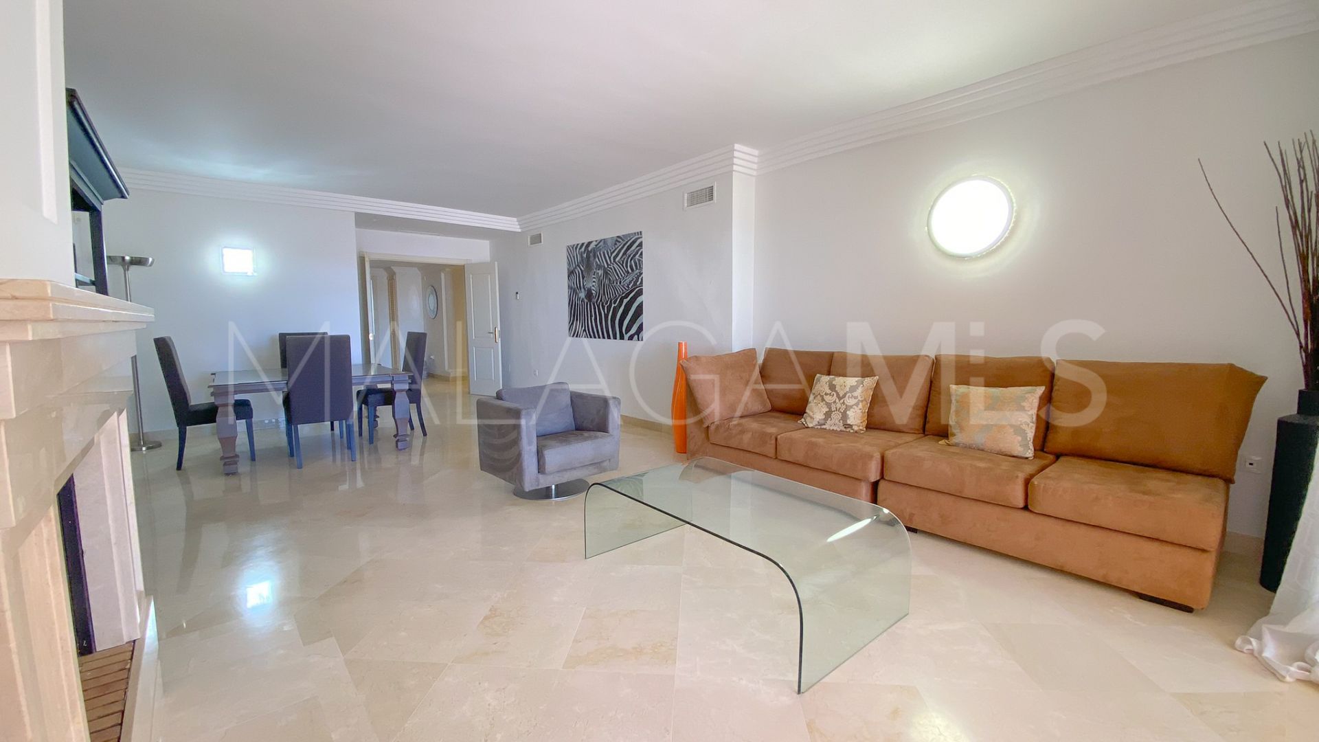 For sale Nueva Andalucia ground floor apartment with 2 bedrooms