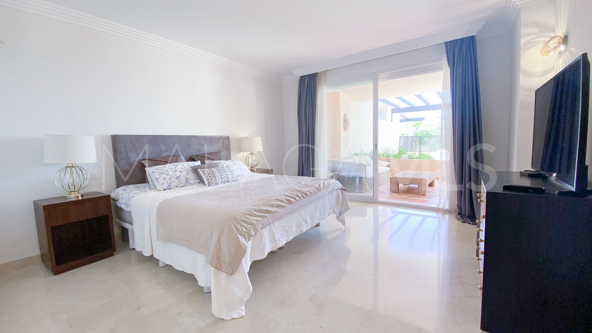 For sale Nueva Andalucia ground floor apartment with 2 bedrooms