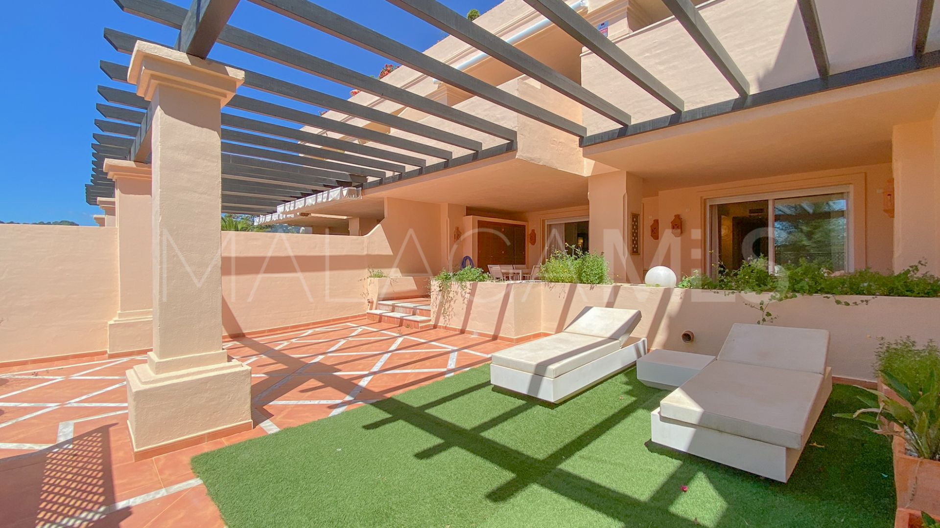 For sale Nueva Andalucia ground floor apartment with 2 bedrooms