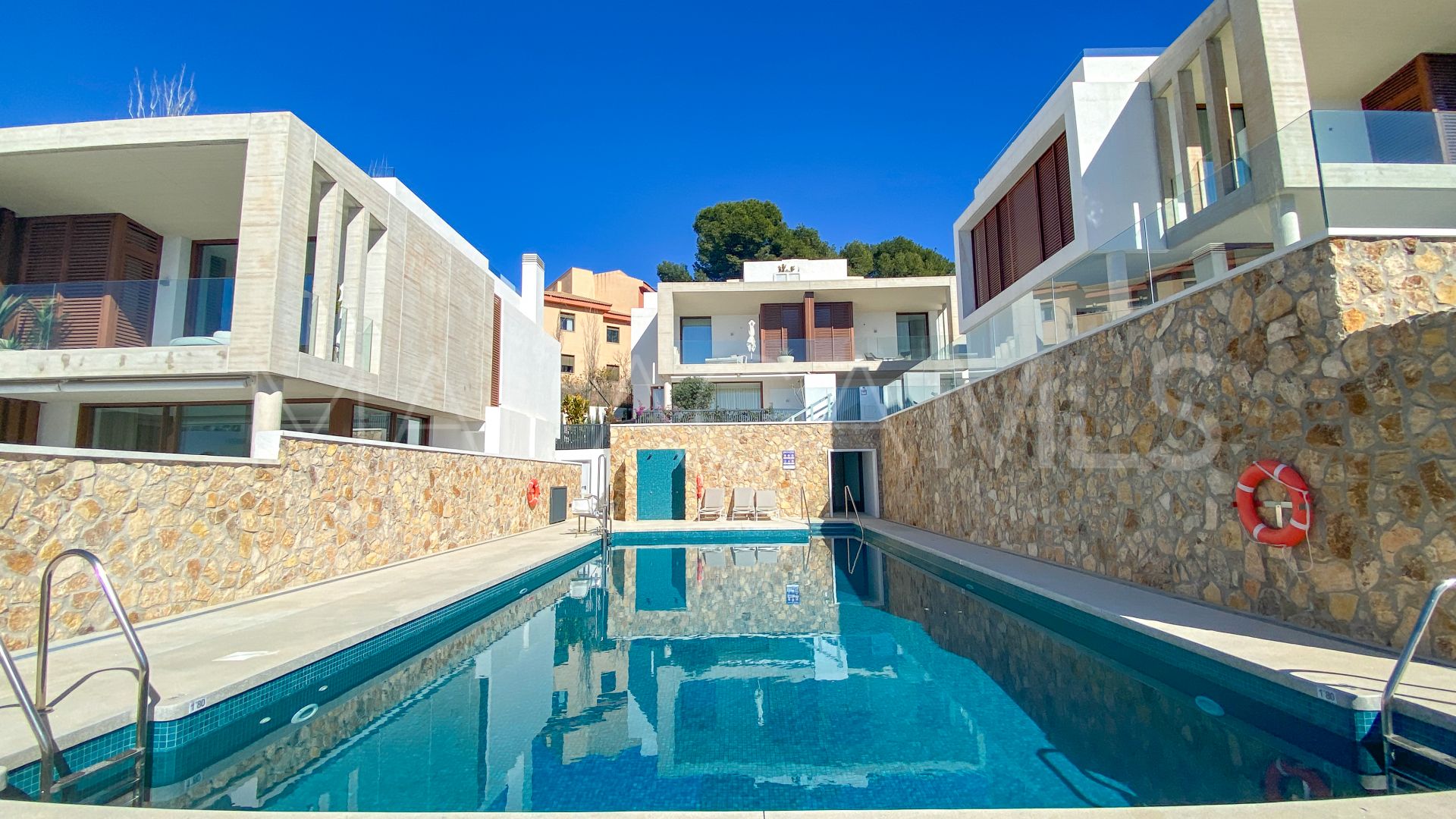 Villa pareada a la venta in Marbella Golden Mile