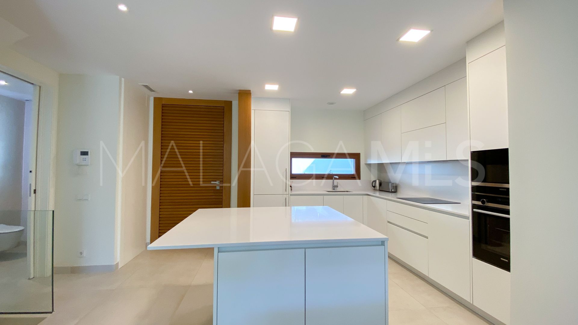 Villa pareada a la venta in Marbella Golden Mile