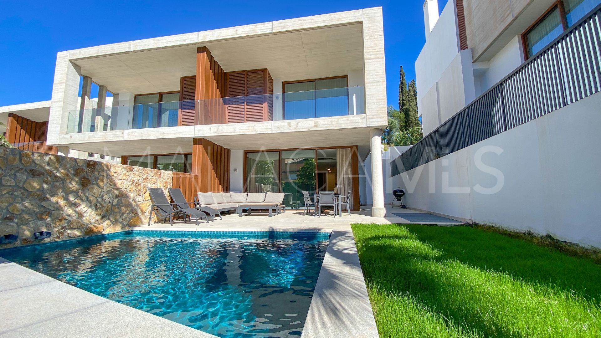 Villa pareada a la venta in Marbella Golden Mile