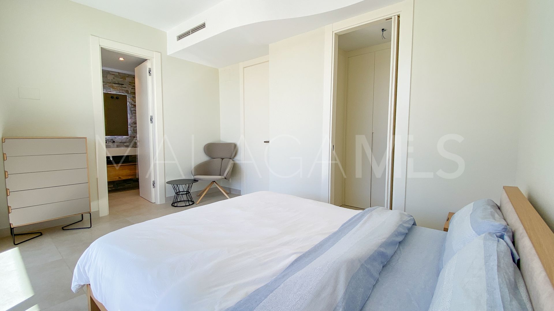 Villa pareada a la venta in Marbella Golden Mile