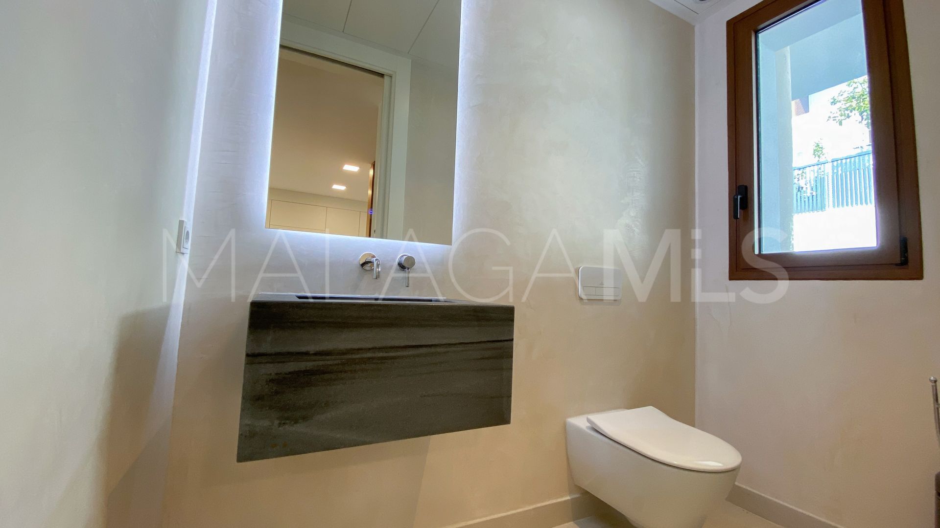 Villa pareada a la venta in Marbella Golden Mile