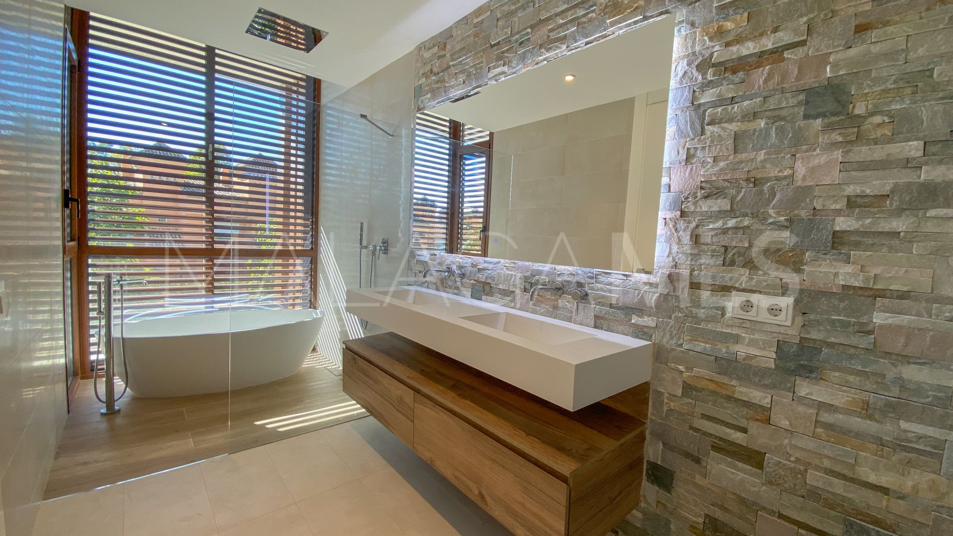 Villa pareada a la venta in Marbella Golden Mile