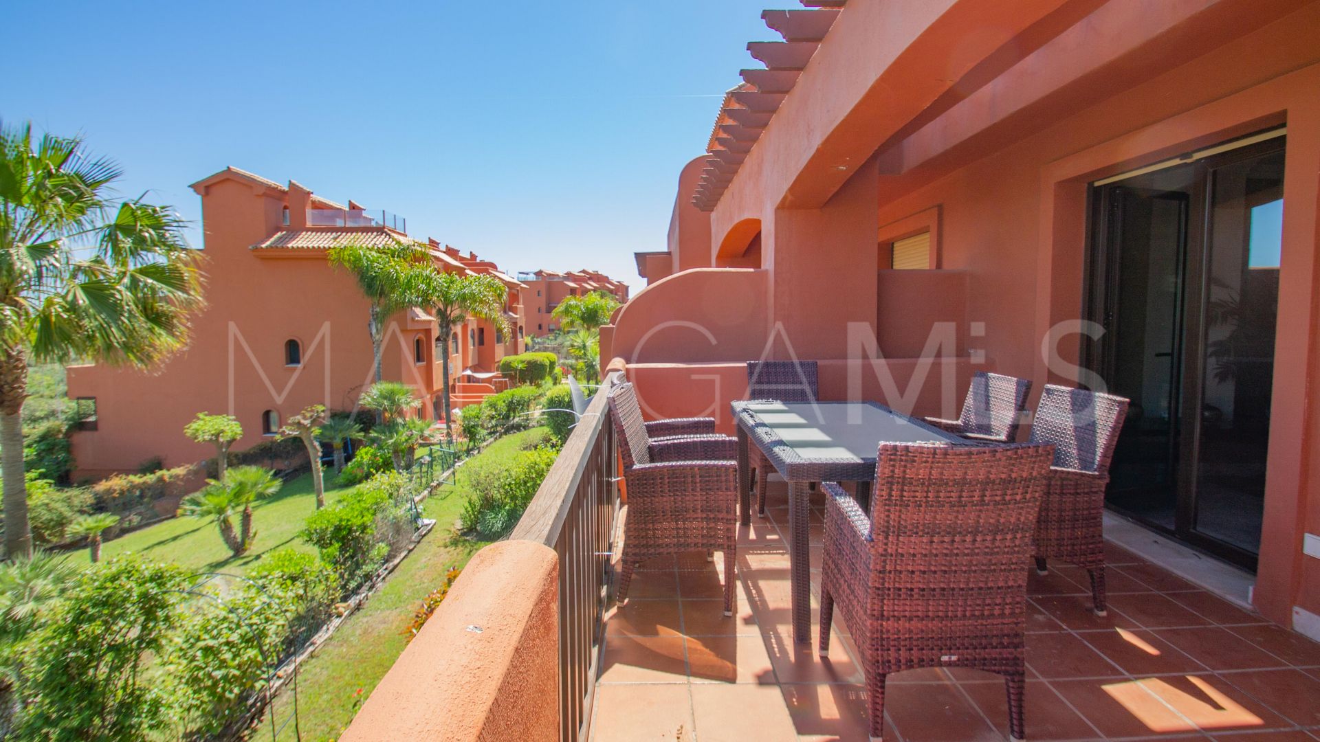 Atico duplex a la venta in Estepona Oeste de 3 bedrooms