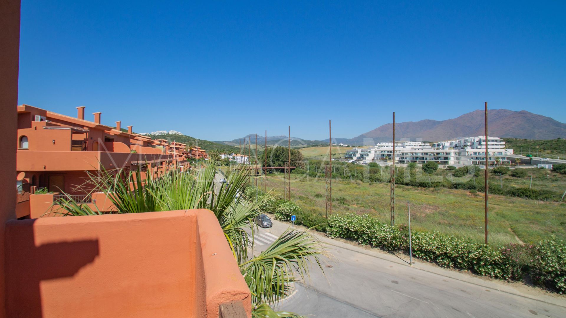 Atico duplex a la venta in Estepona Oeste de 3 bedrooms