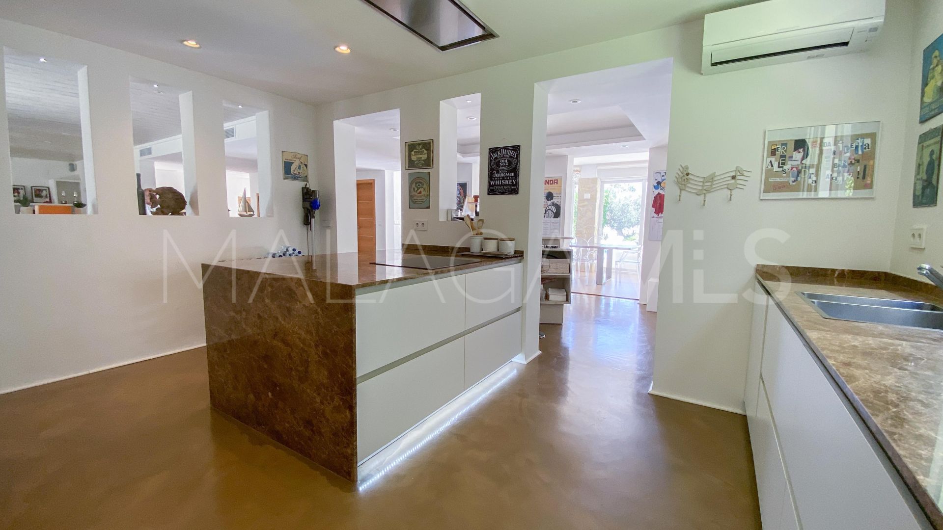 Villa for sale in Nueva Andalucia