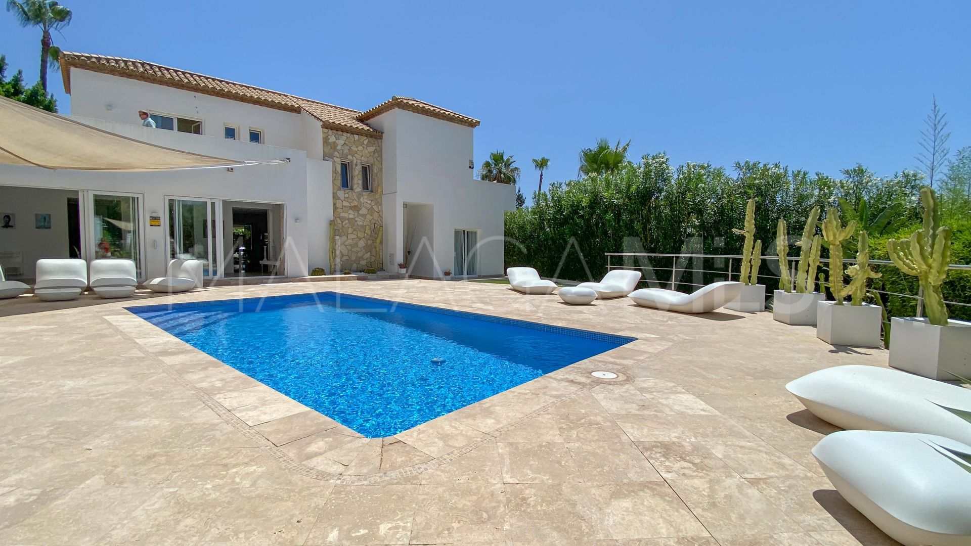 Villa for sale in Nueva Andalucia