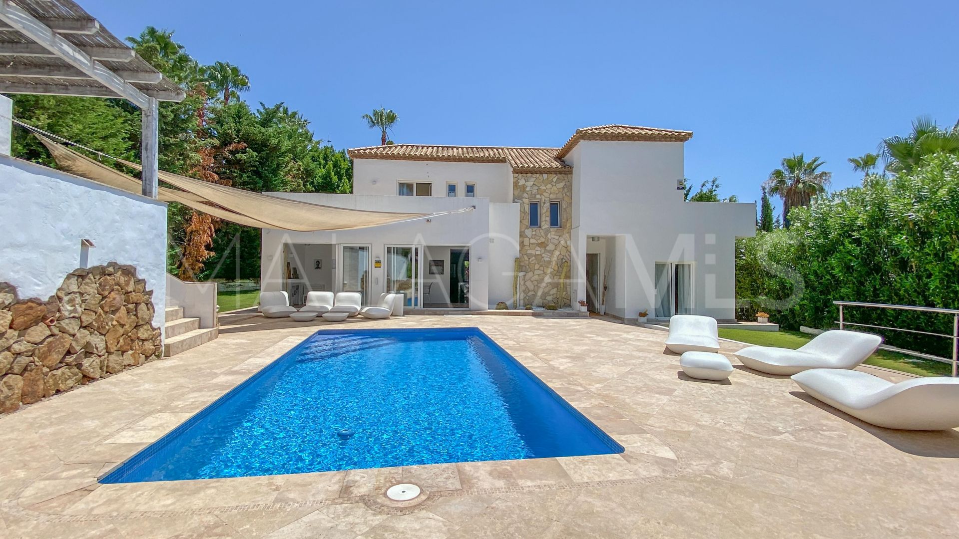 Villa for sale in Nueva Andalucia