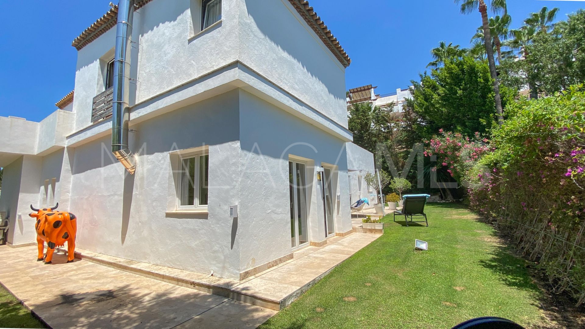 Villa for sale in Nueva Andalucia