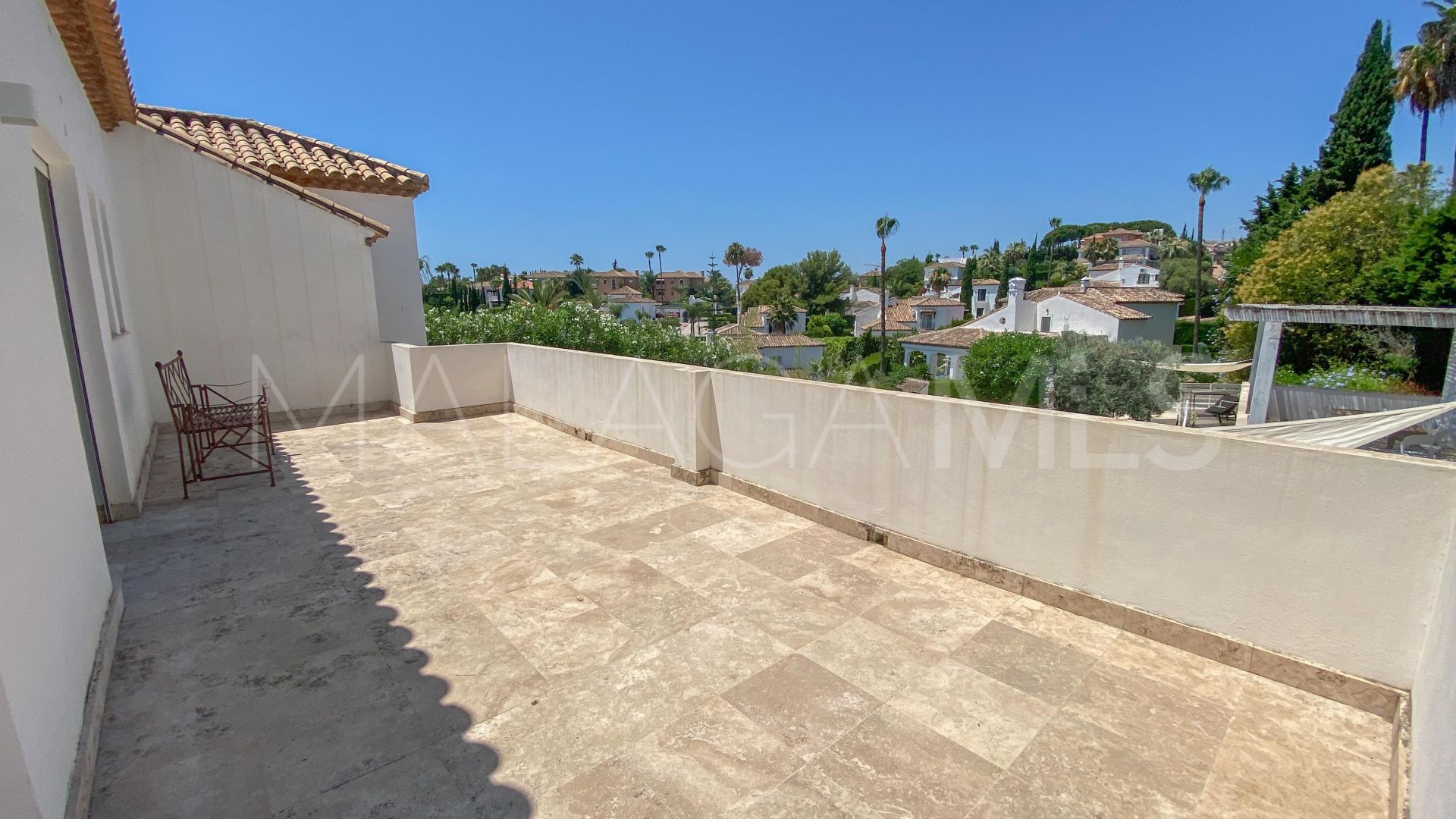 Villa for sale in Nueva Andalucia