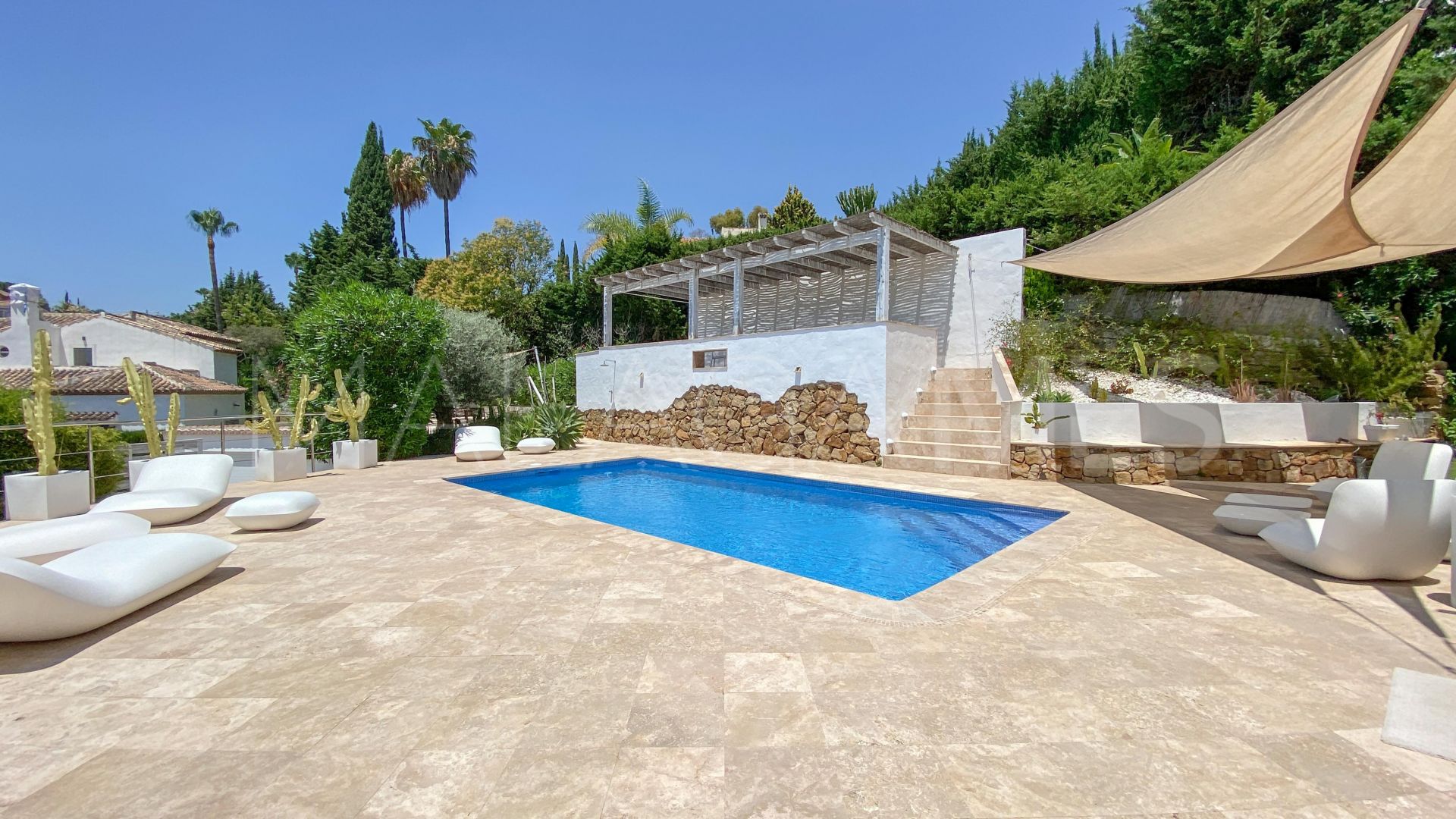 Villa for sale in Nueva Andalucia