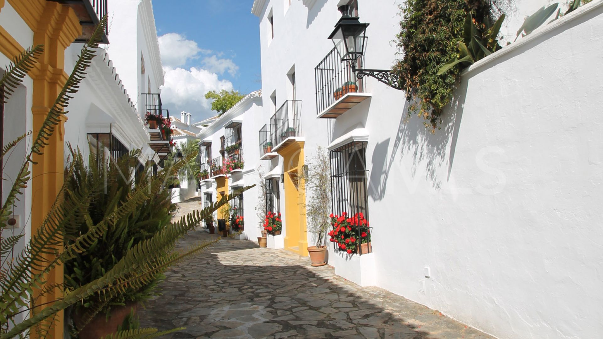 Radhus for sale in Marbella Golden Mile