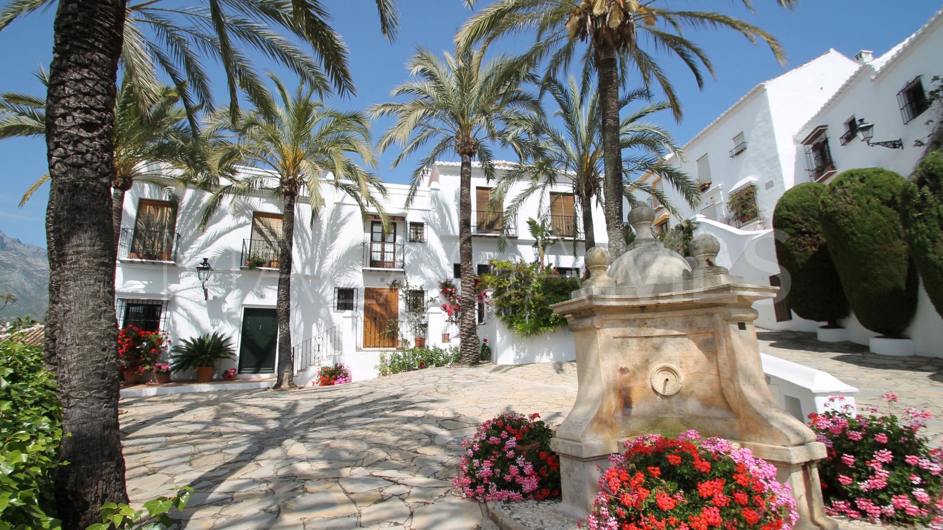 Radhus for sale in Marbella Golden Mile