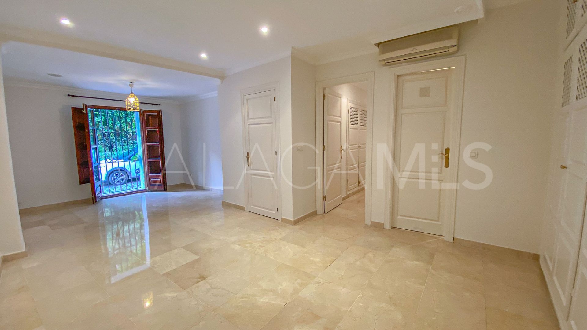 Radhus for sale in Marbella Golden Mile