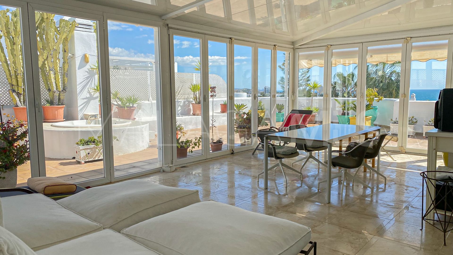 Atico duplex for sale de 3 bedrooms in Marbella Golden Mile