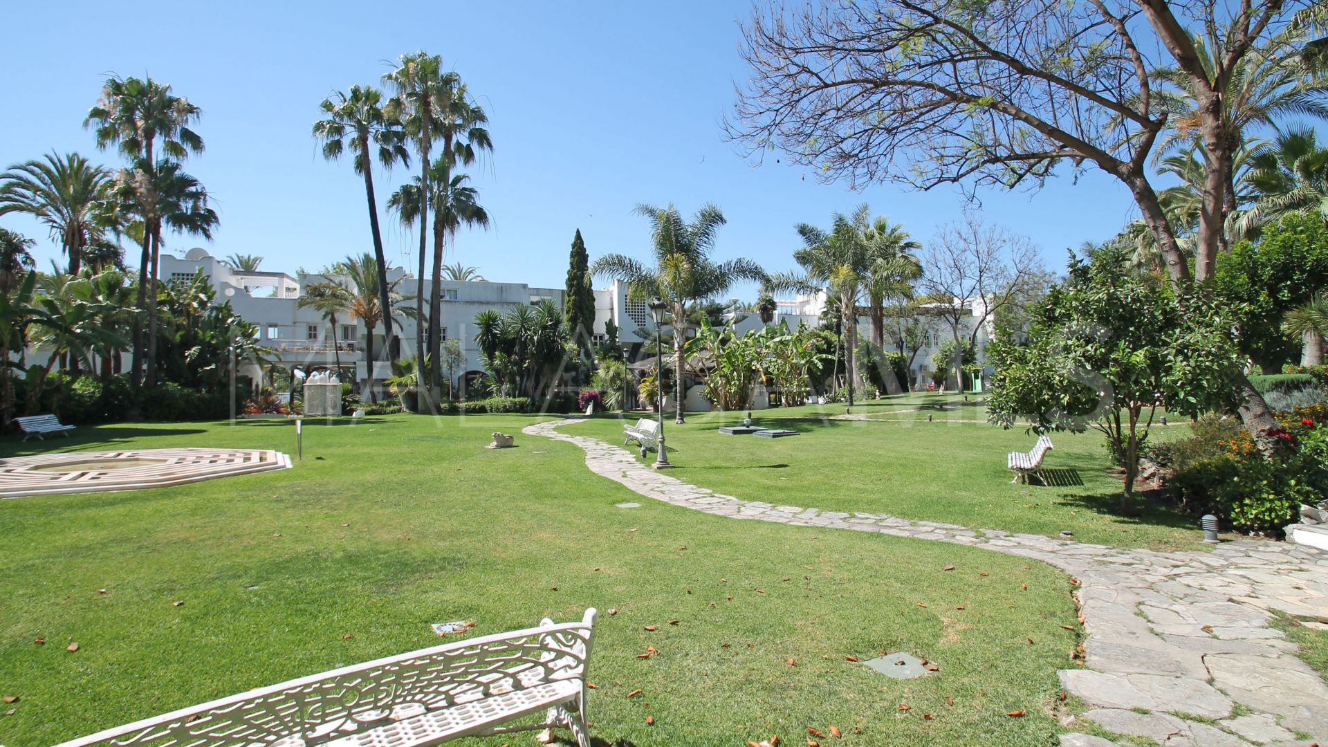 Atico duplex for sale de 3 bedrooms in Marbella Golden Mile