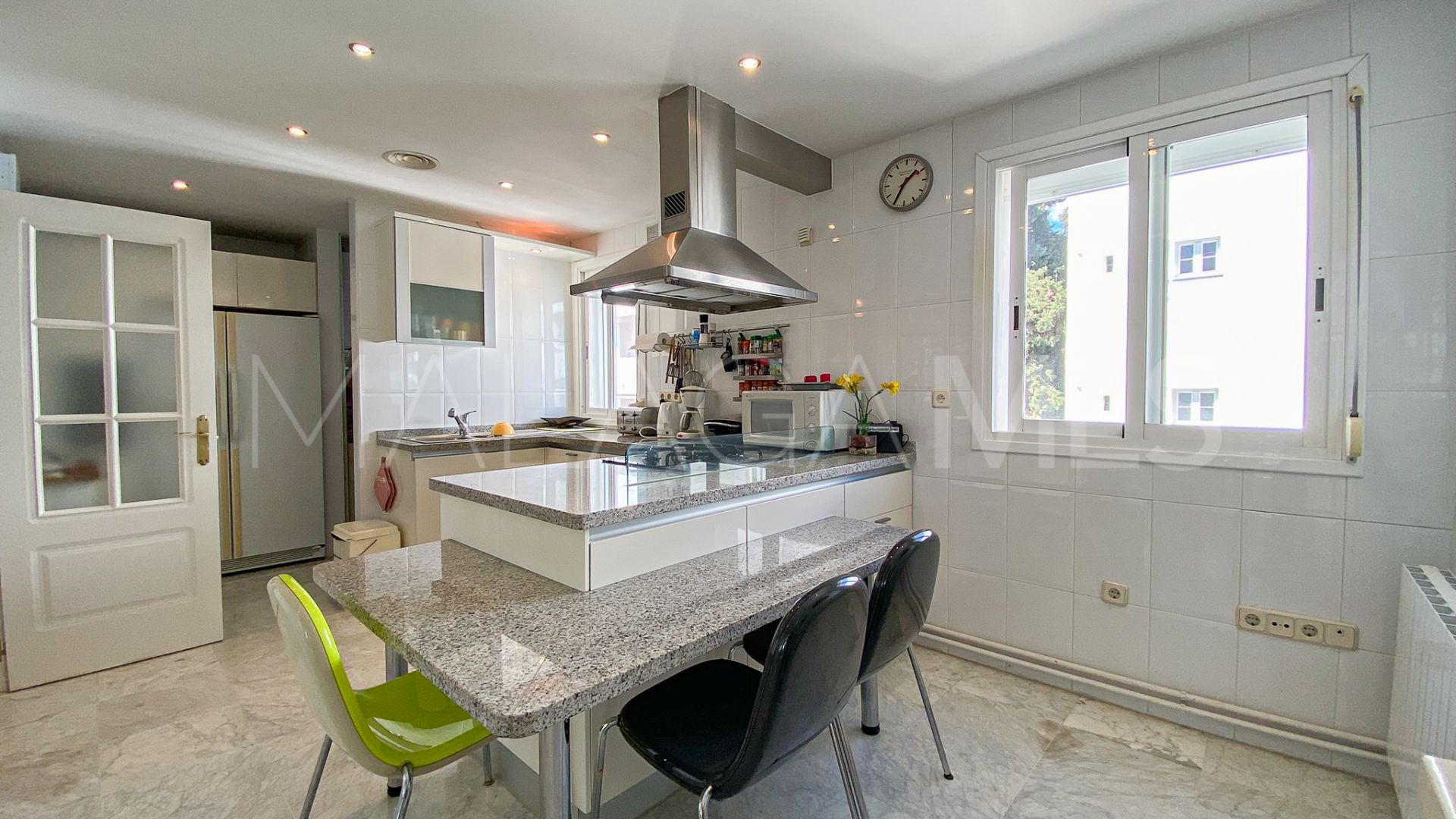 Atico duplex for sale de 3 bedrooms in Marbella Golden Mile