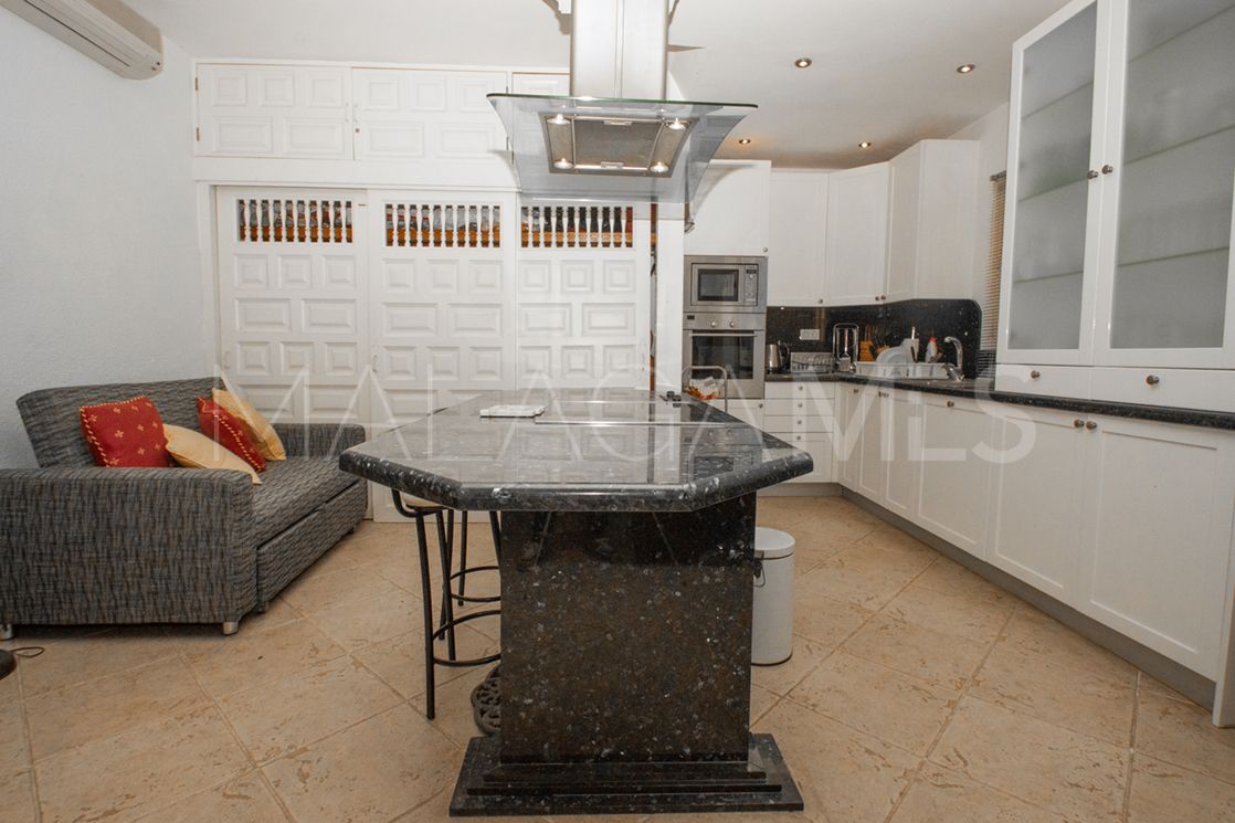 Ground floor apartment in Marbella Golden Mile for sale