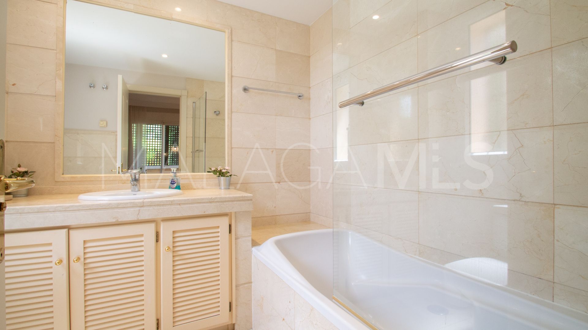 Erdgeschosswohnung for sale in Nueva Andalucia