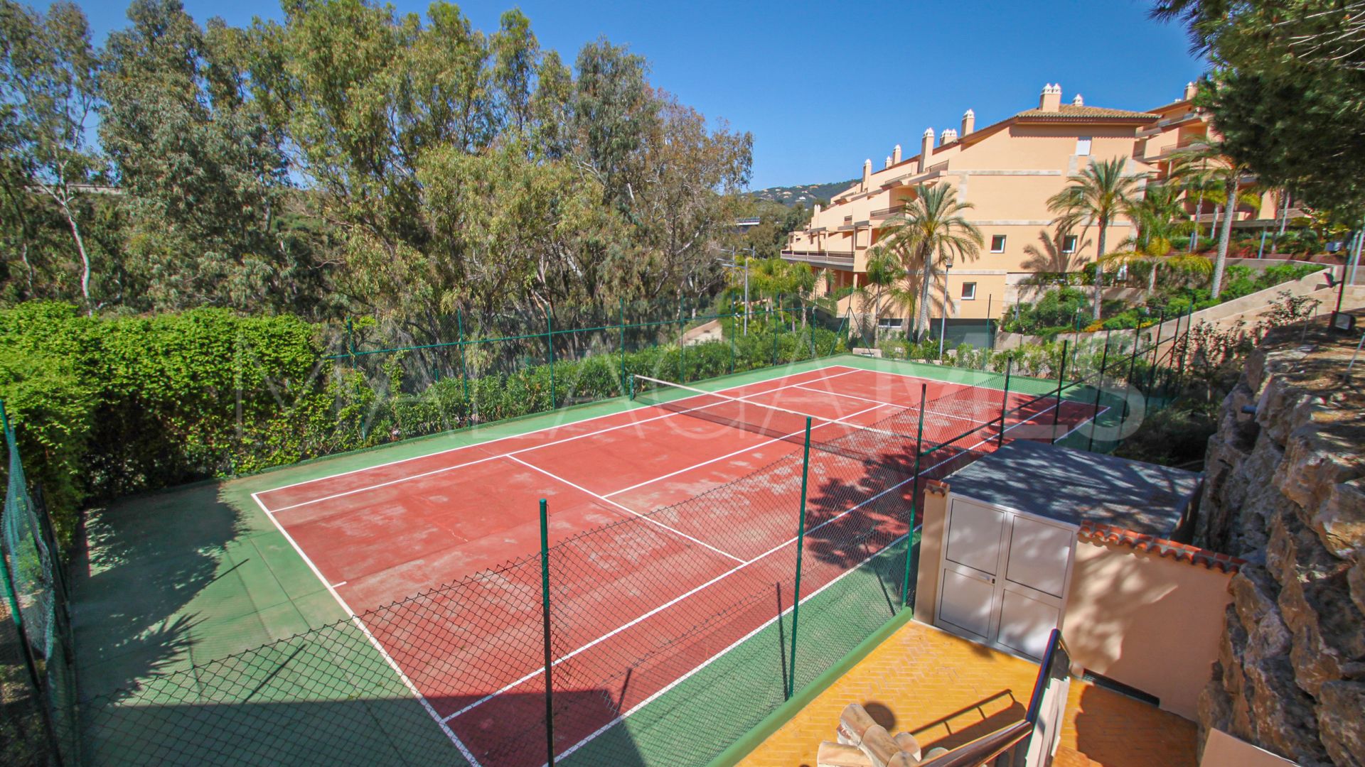 Erdgeschosswohnung for sale in Nueva Andalucia