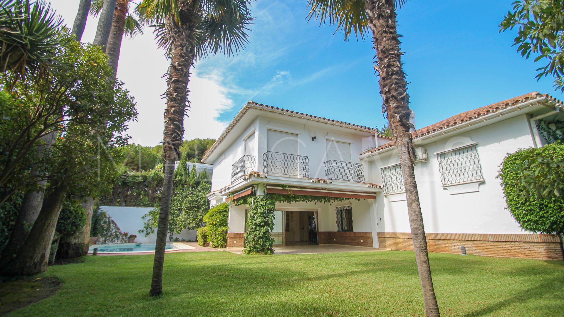 Villa for sale in Los Monteros