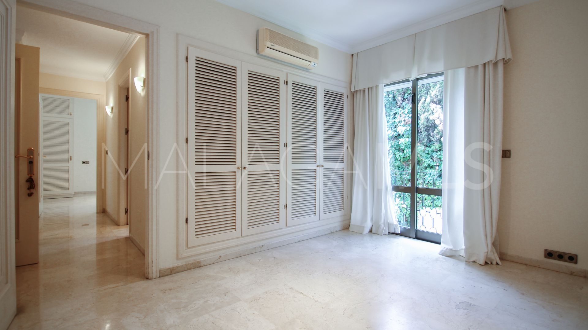 Villa for sale in Los Monteros