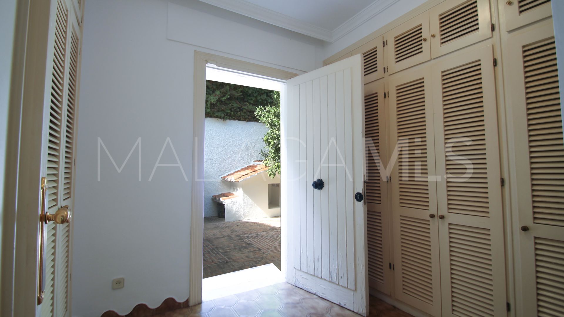 Villa for sale in Los Monteros