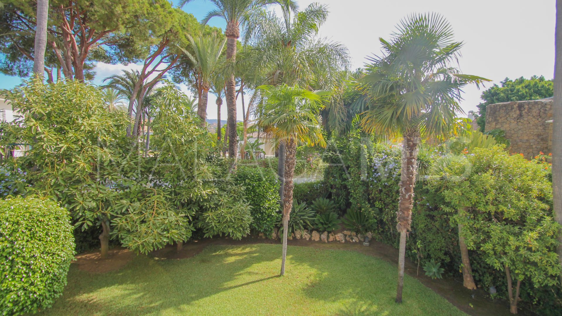 Villa for sale in Los Monteros