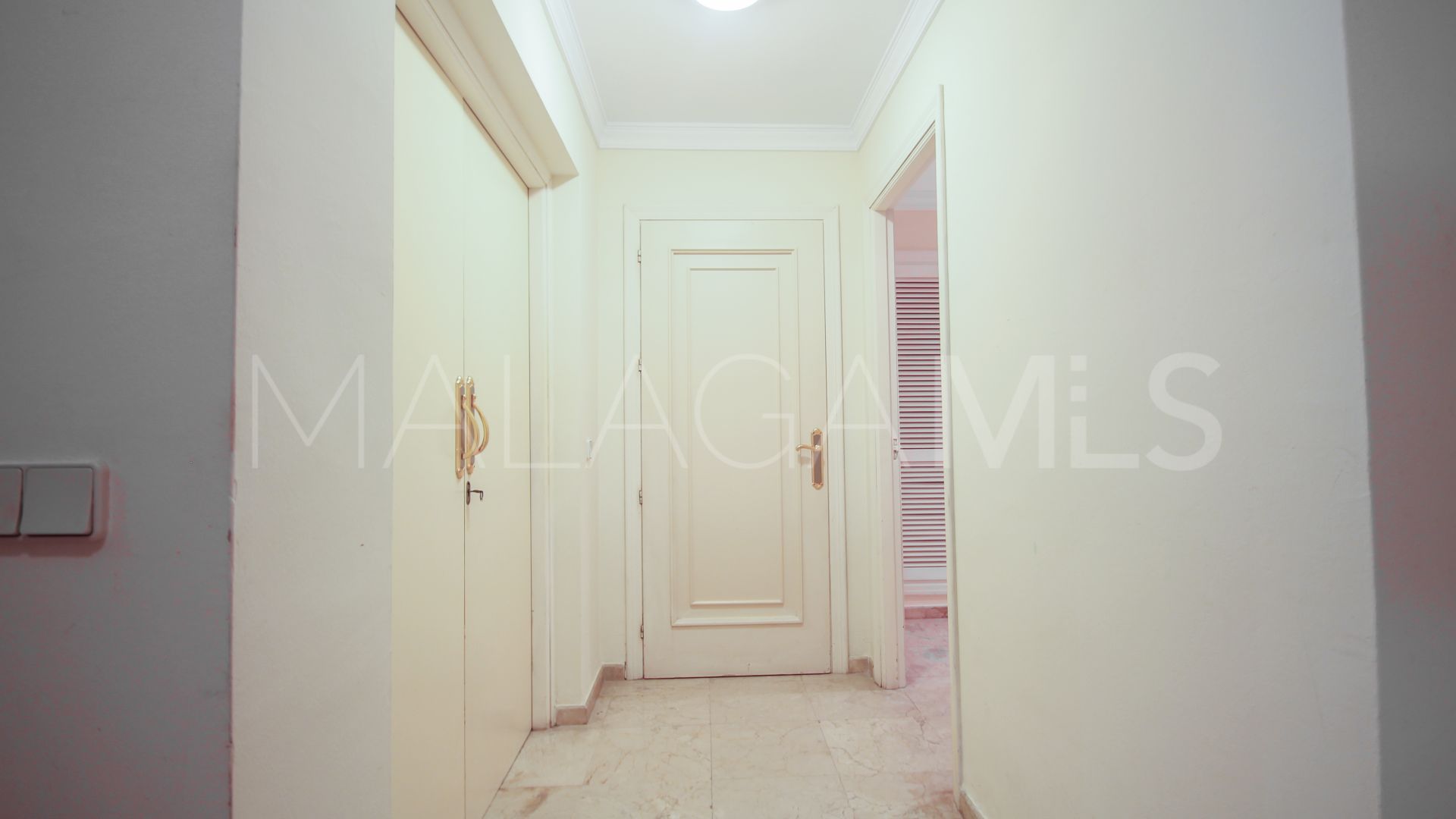Villa for sale in Los Monteros