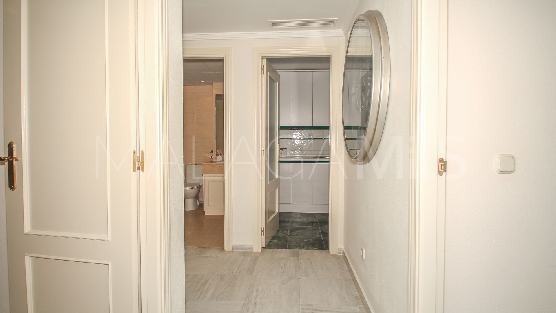 Apartamento with 2 bedrooms a la venta in Marbella Golden Mile