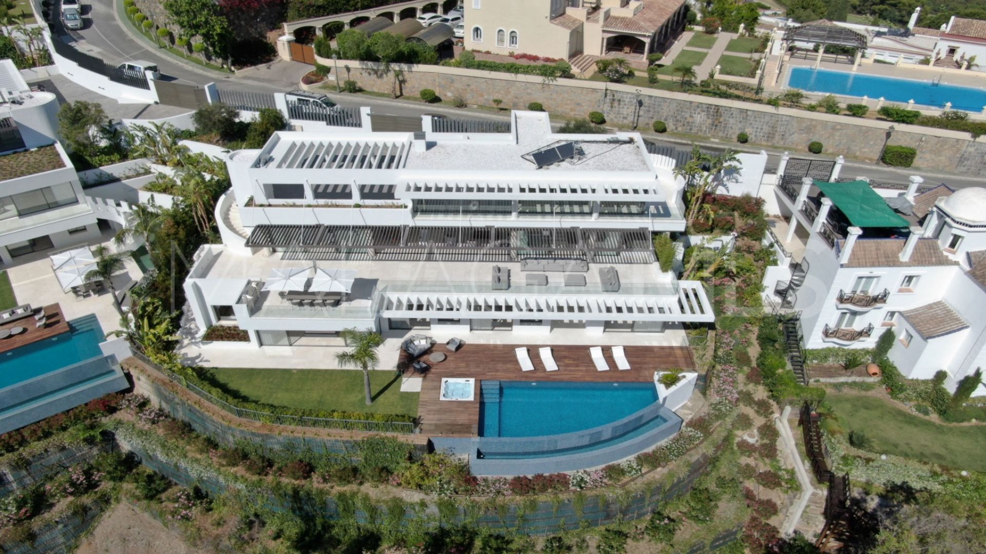 For sale La Quinta villa with 5 bedrooms